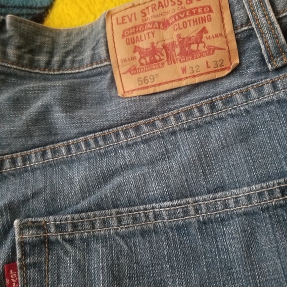 Gently used men's Levi's jeans - Picture 5 of 5